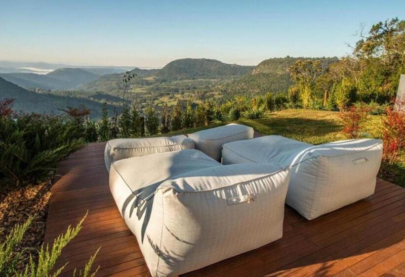 هتل Chateau Du Golden