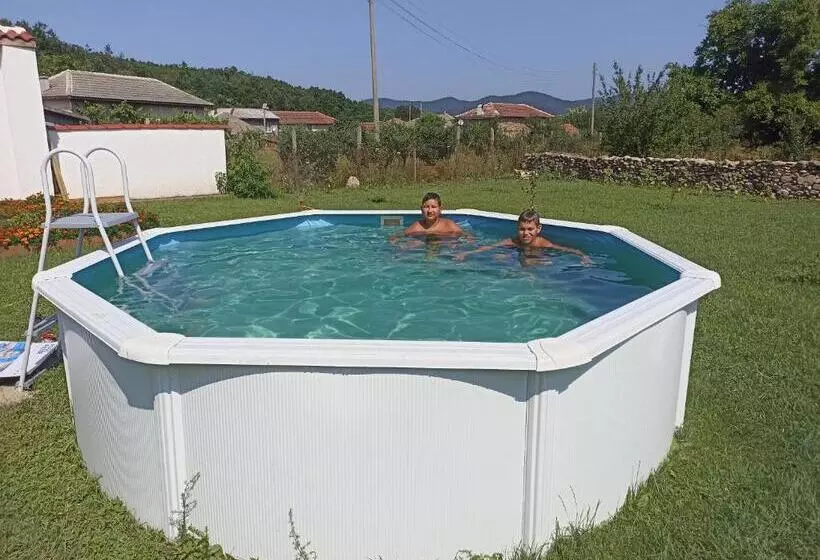 Majatalo къща ралица