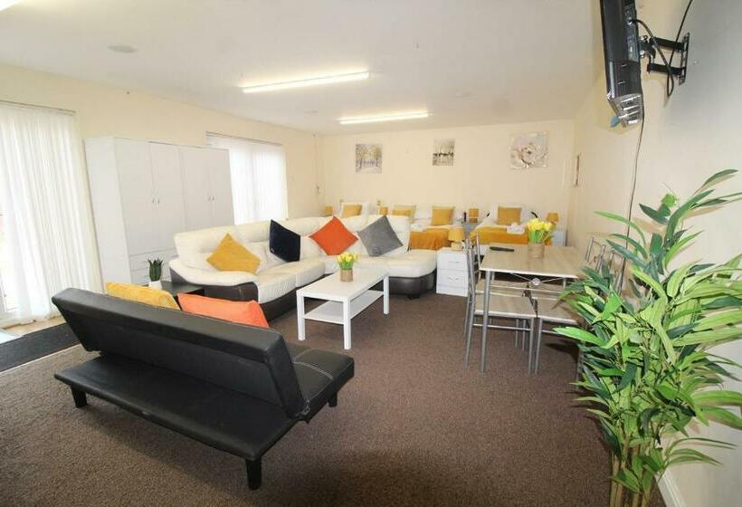 Annex At 29b St Ann S