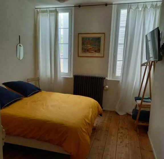 تختخواب و صبحانه La Maison De Dom