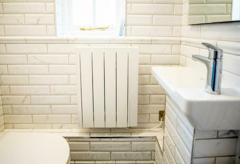 Luxury 3 Bed Penthouse With Off Street Parking