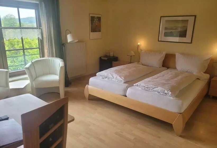 Majatalo Weingut Raevenhof