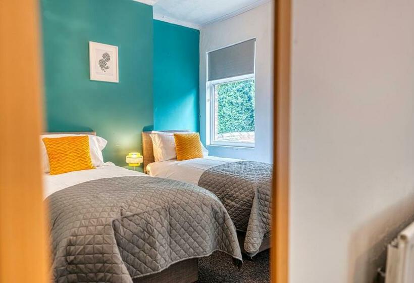 Stylish And Comfy Contractor House And Monthly Offers In Stoke On Trent By 20property Stays Serviced