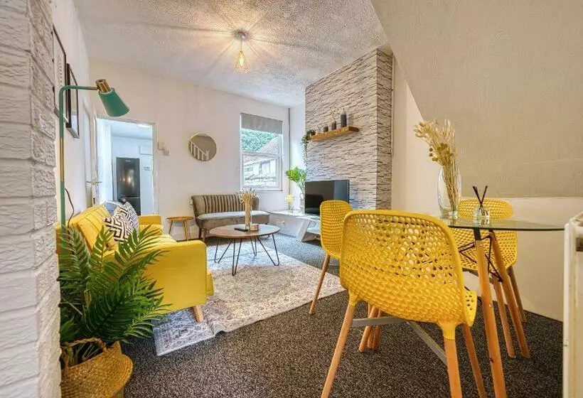 Stylish And Comfy Contractor House And Monthly Offers In Stoke On Trent By 20property Stays Serviced