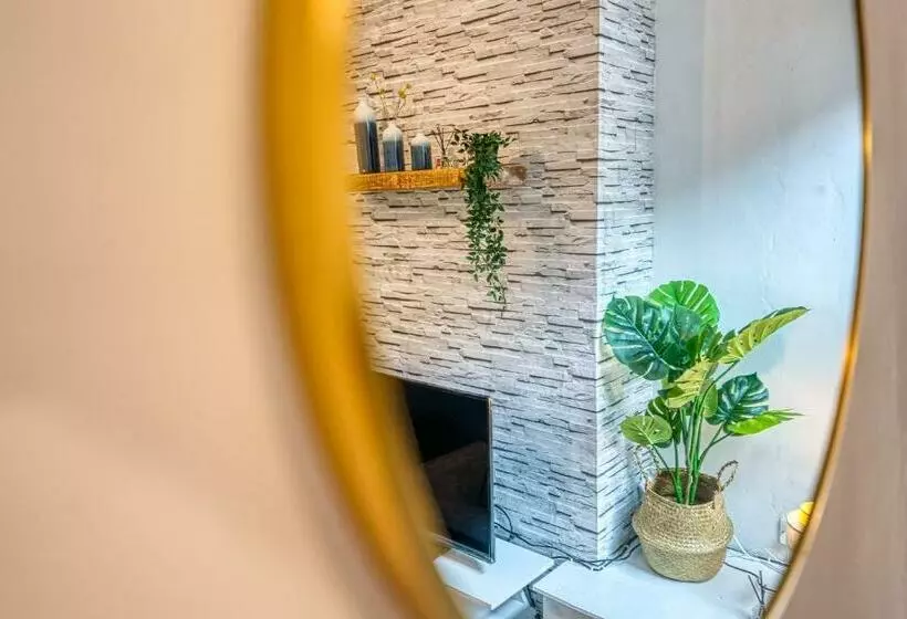 Stylish And Comfy Contractor House And Monthly Offers In Stoke On Trent By 20property Stays Serviced