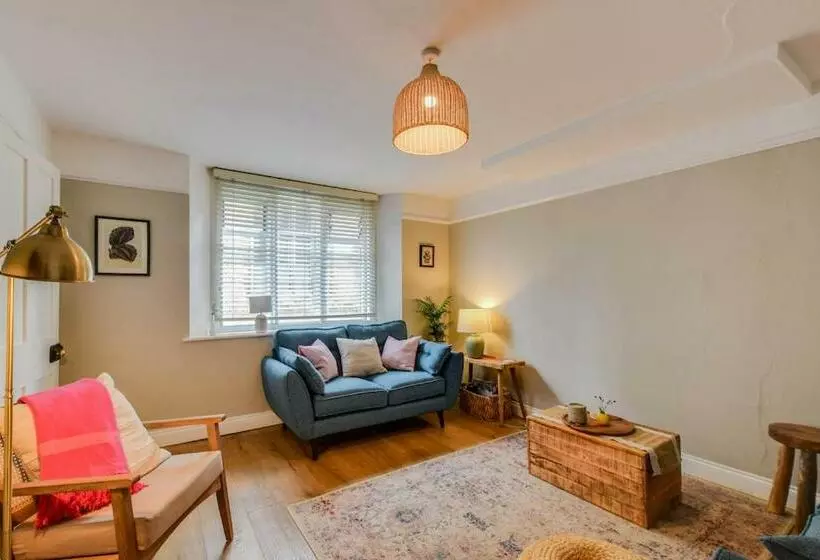 Cheerful 3 Bed Grade Ii Central Cottage