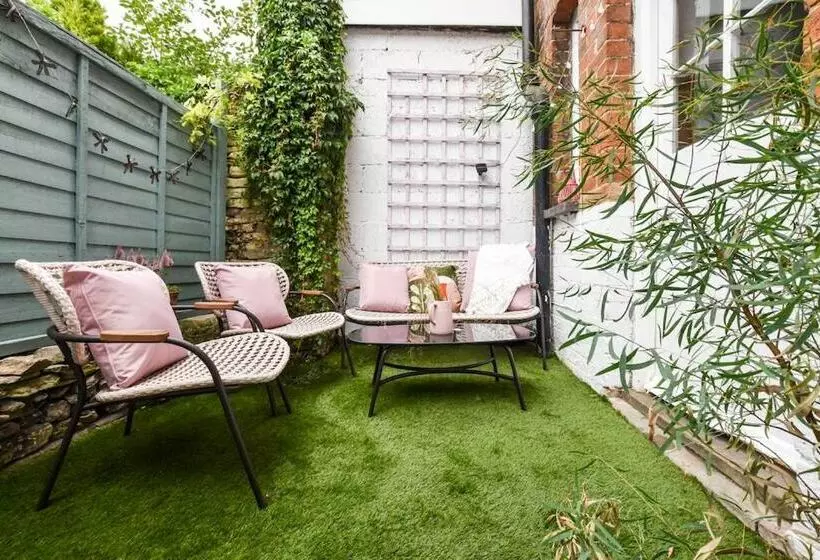 Cheerful 3 Bed Grade Ii Central Cottage