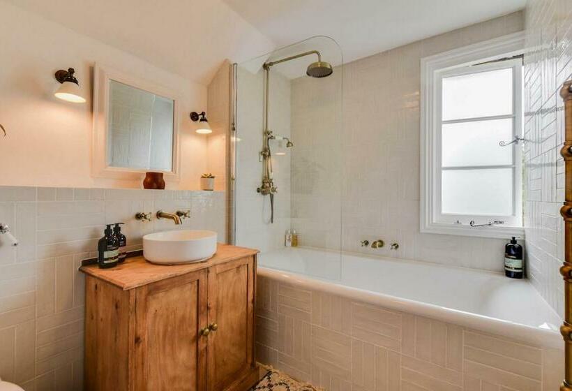 Cheerful 3 Bed Grade Ii Central Cottage