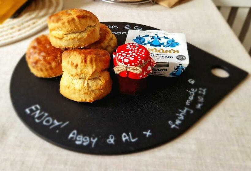 Cheerful 3 Bed Grade Ii Central Cottage