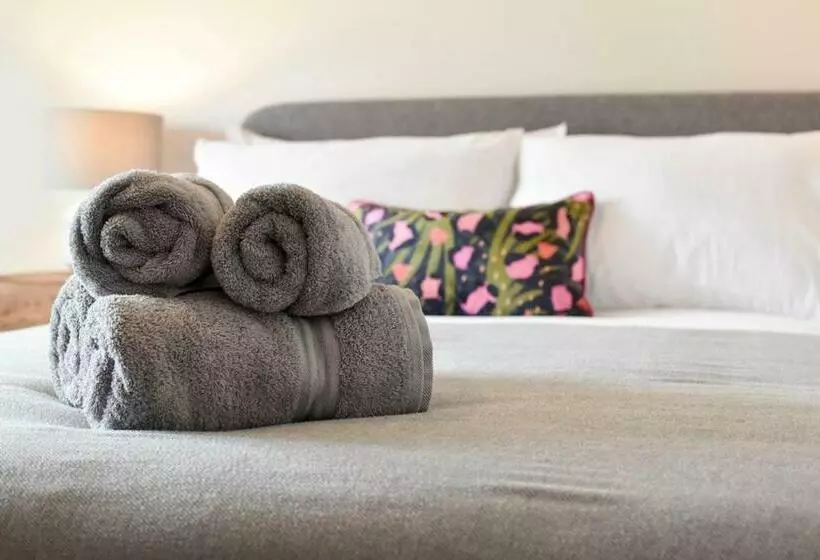 Cheerful 3 Bed Grade Ii Central Cottage