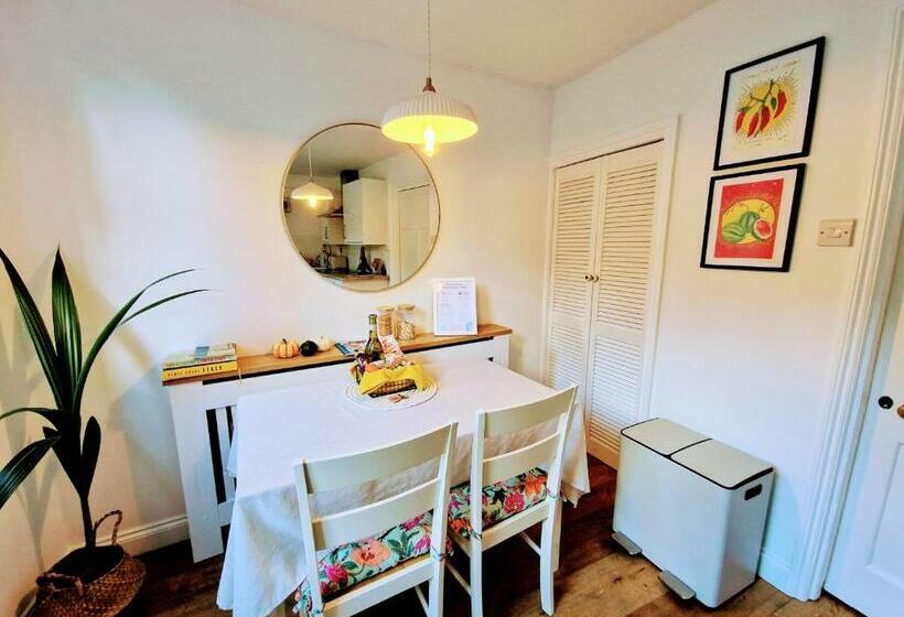 Cheerful 3 Bed Grade Ii Central Cottage