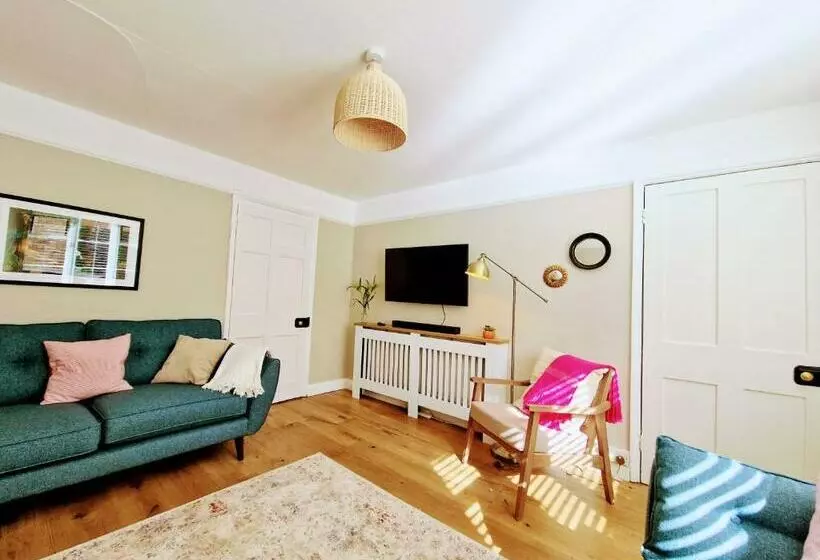 Cheerful 3 Bed Grade Ii Central Cottage