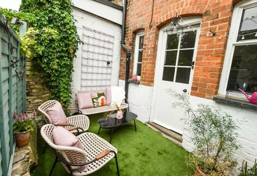 Cheerful 3 Bed Grade Ii Central Cottage