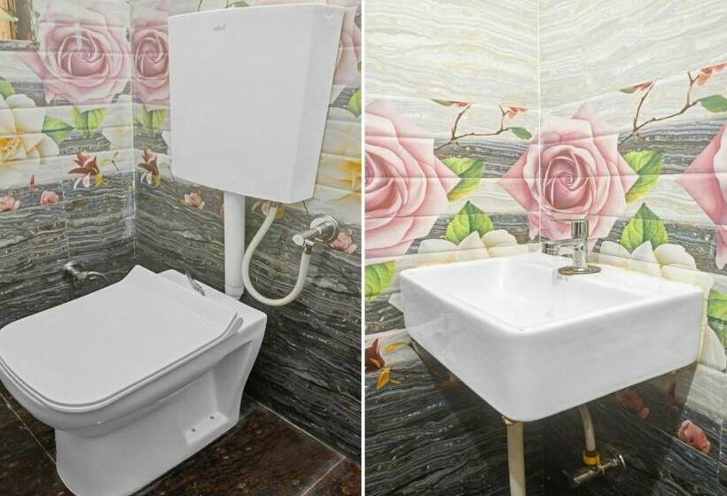 호텔 Collection O Thakur