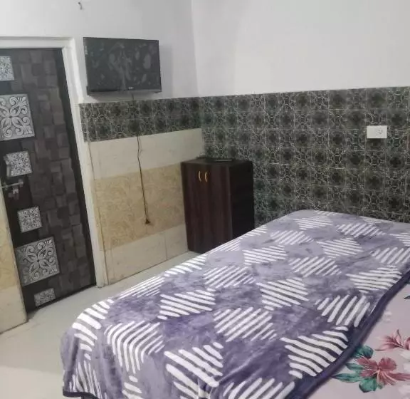 Hotelli Spot On 92658 Tannu Guest House