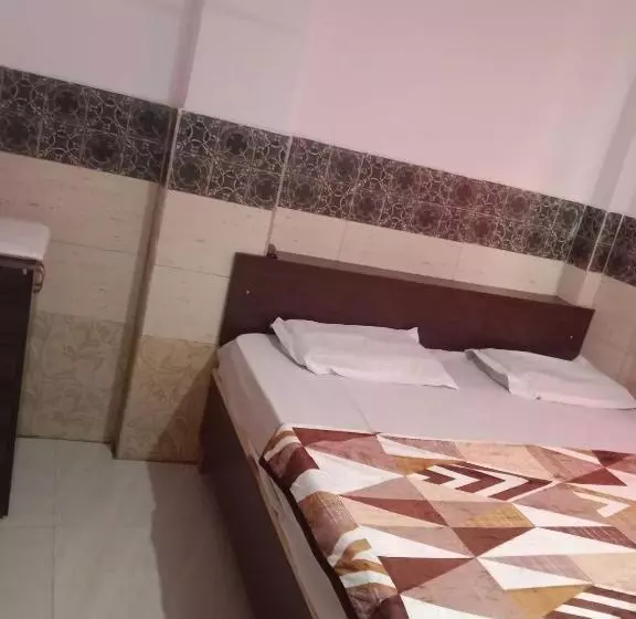 Hotelli Spot On 92658 Tannu Guest House