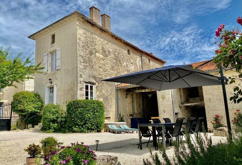 Bed and Breakfast Maison Dix Tusson