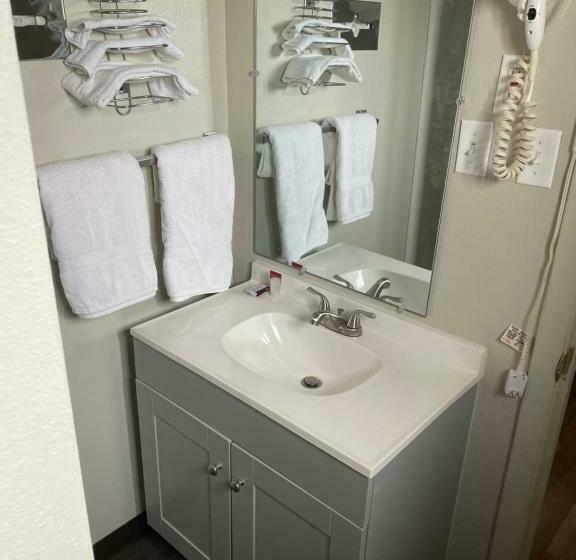 호텔 Artesia Inn  No Service Fees