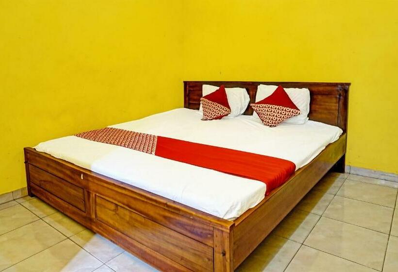 فندق Oyo 91573 Family Blitar