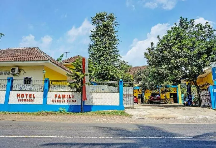 ホテル Oyo 91573  Family Blitar