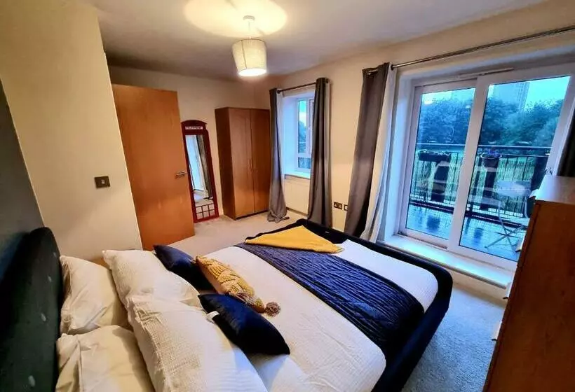 Luxury 2 Bedroom Service Apartment With Balcony