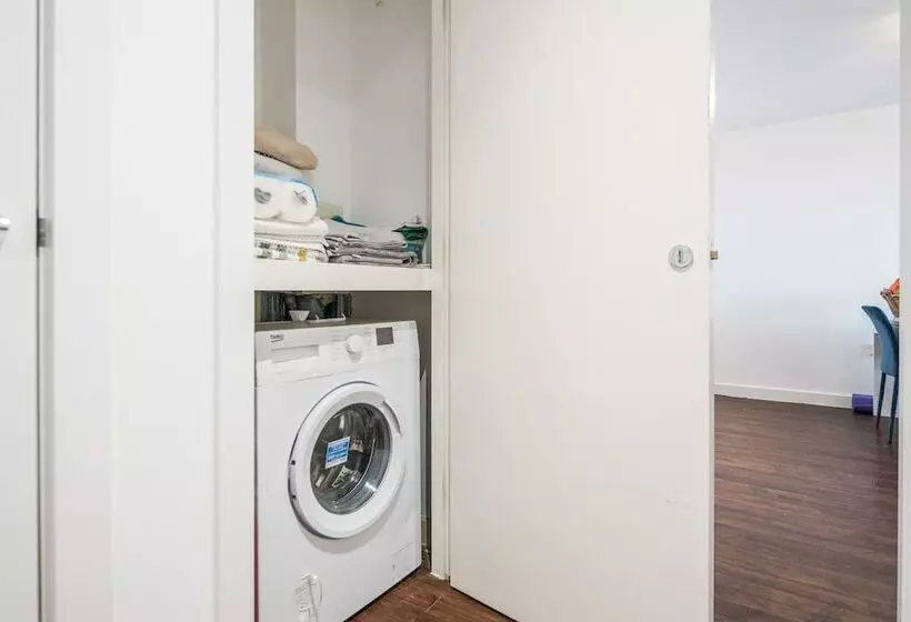 2 Bed Apartment Near Basildon Train Station