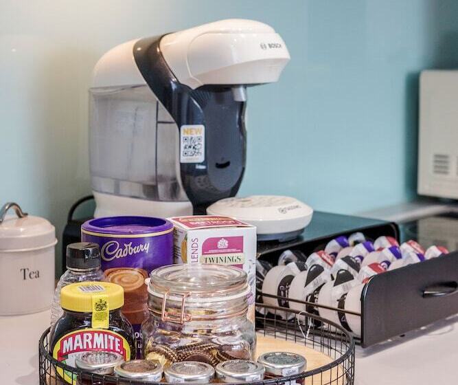 2 Bed Apartment Near Basildon Train Station