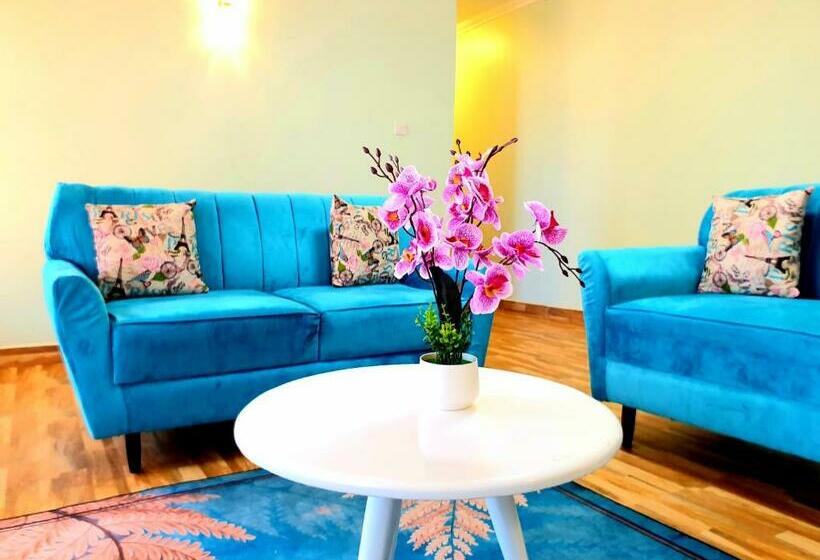 Crystal Palace Apartment