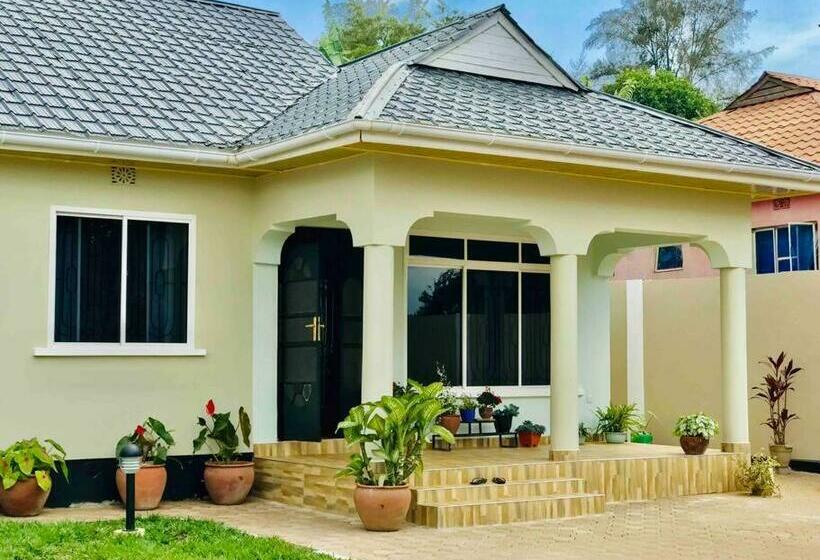 Crystal Palace Apartment