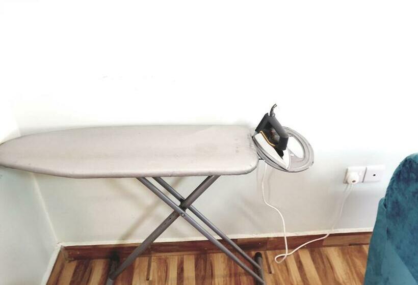 Crystal Palace Apartment