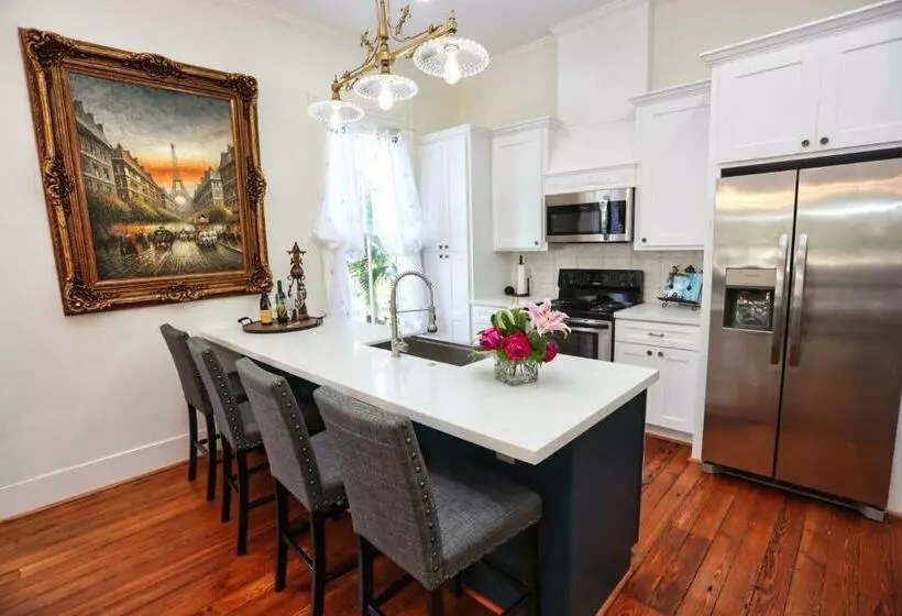 Fleur De Lis Cottage Is Where Luxury Meets History