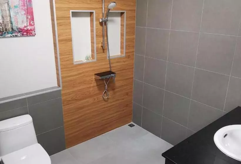 Private Pool Villa With Jacuzzi At Royal Park Village   Walk To The Beach   6 People   Max 3 Males