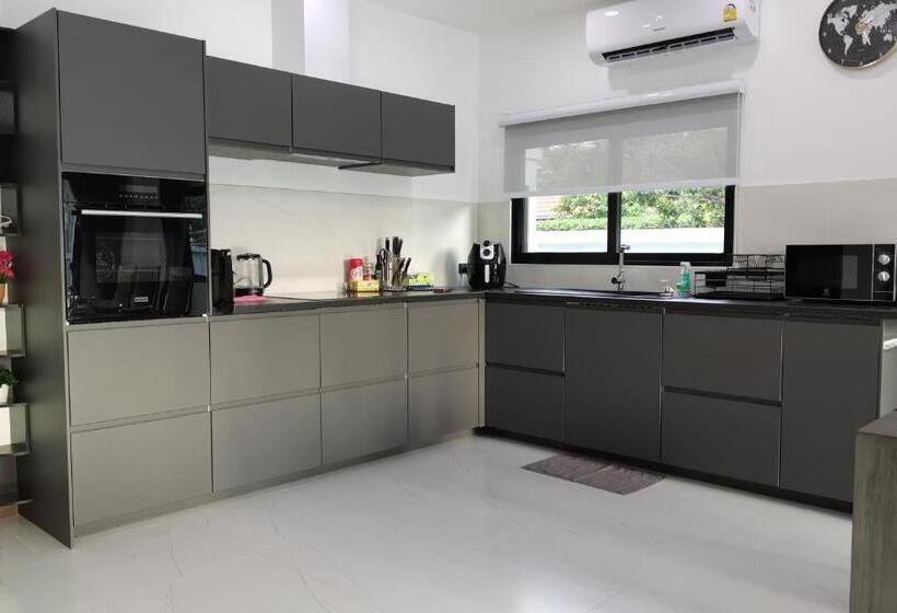 Private Pool Villa With Jacuzzi At Royal Park Village Walk To The Beach 6 People Max 3 Males