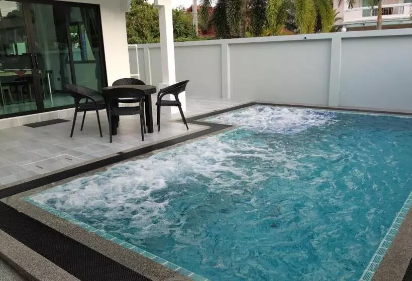 Private Pool Villa With Jacuzzi At Royal Park Village   Walk To The Beach   6 People   Max 3 Males