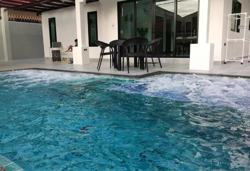 Private Pool Villa With Jacuzzi At Royal Park Village   Walk To The Beach   6 People   Max 3 Males