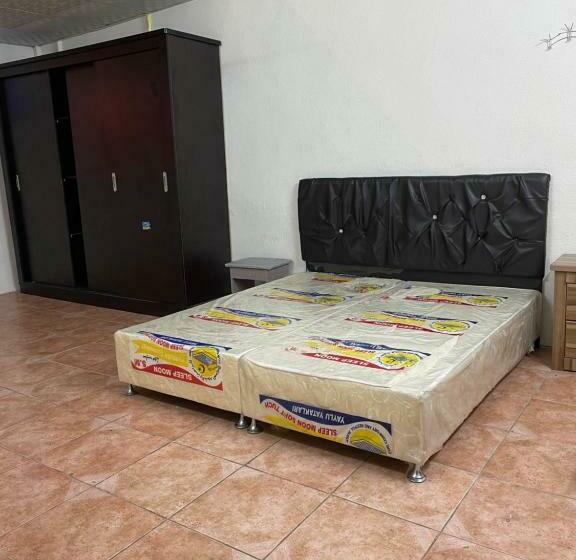 منزل متواضع