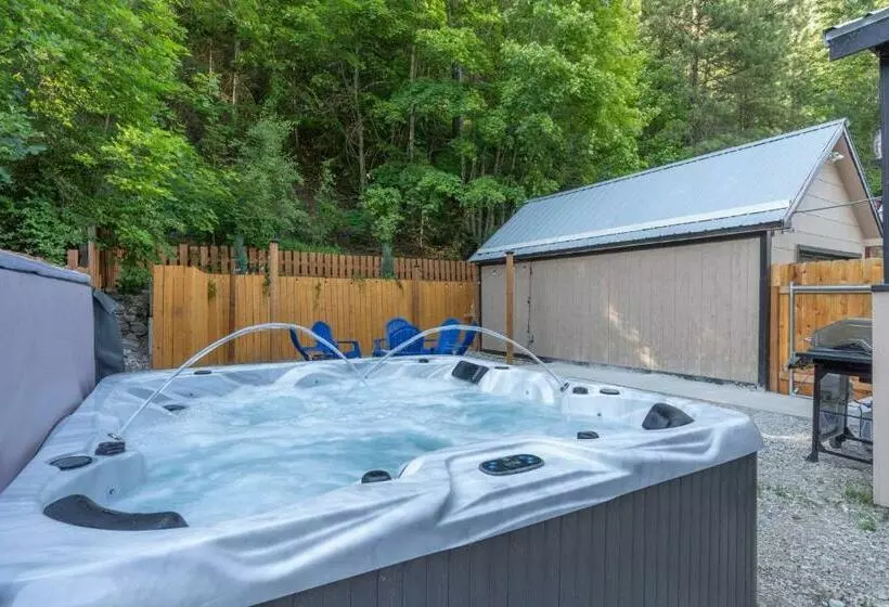 Close To Hiawatha Tr And Biking With Hot Tub