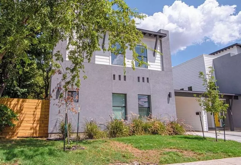 Gorgeous 3 Br 2 Ba Near Amazing Downtown