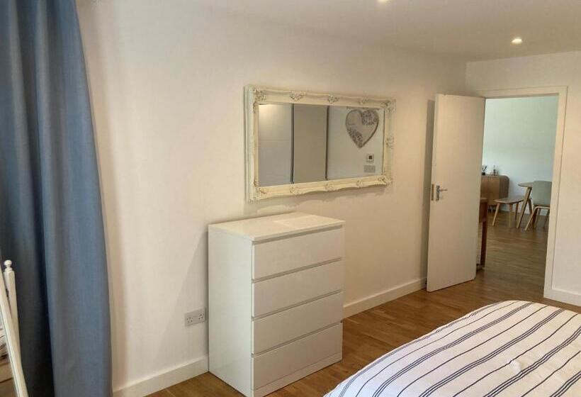 Independent Rural Detached Annexe With Free Private Parking