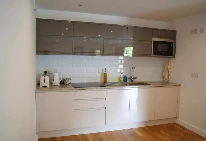 Independent Rural Detached Annexe With Free Private Parking
