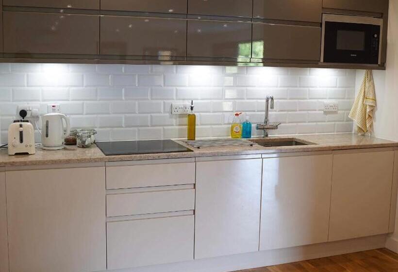 Independent Rural Detached Annexe With Free Private Parking