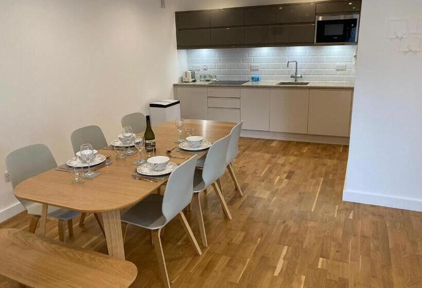 Independent Rural Detached Annexe With Free Private Parking