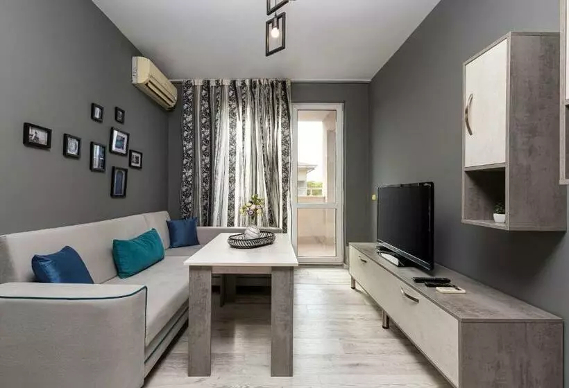 Modernly Designed 1bd Apartment With A Nice Terrace