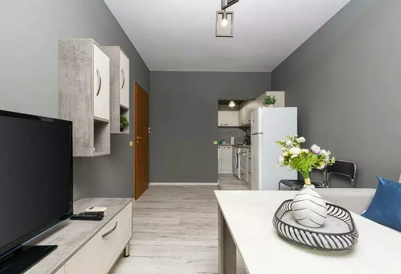 Modernly Designed 1bd Apartment With A Nice Terrace