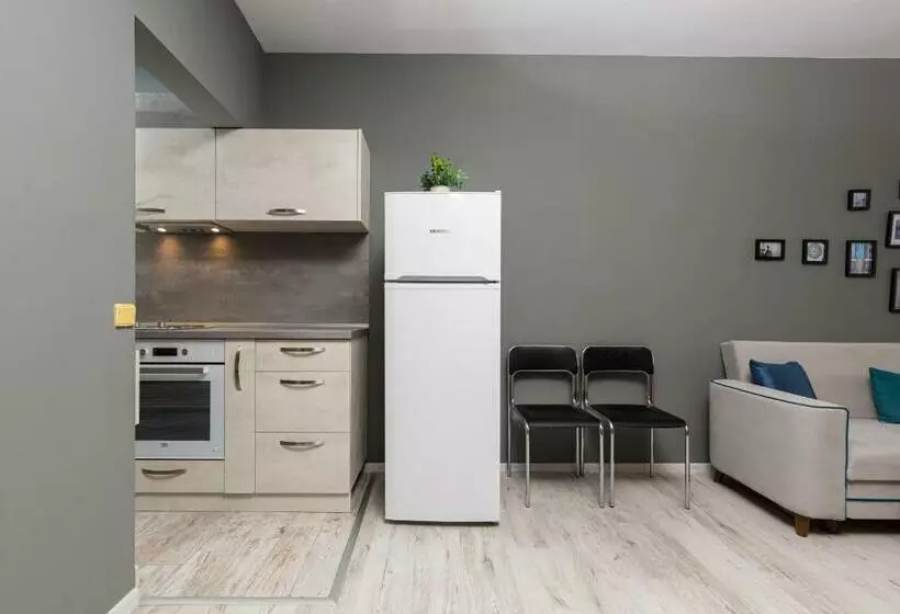 Modernly Designed 1bd Apartment With A Nice Terrace