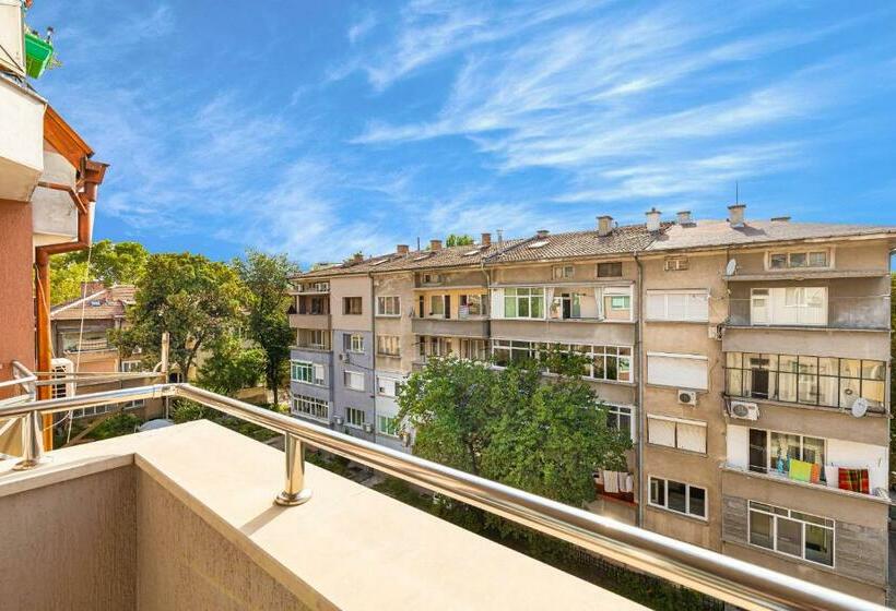 Modernly Designed 1bd Apartment With A Nice Terrace