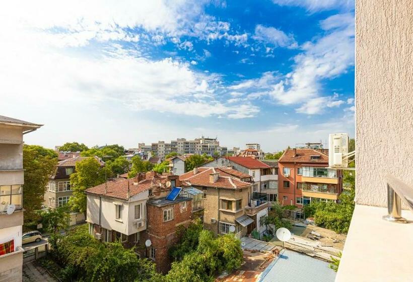 Modernly Designed 1bd Apartment With A Nice Terrace