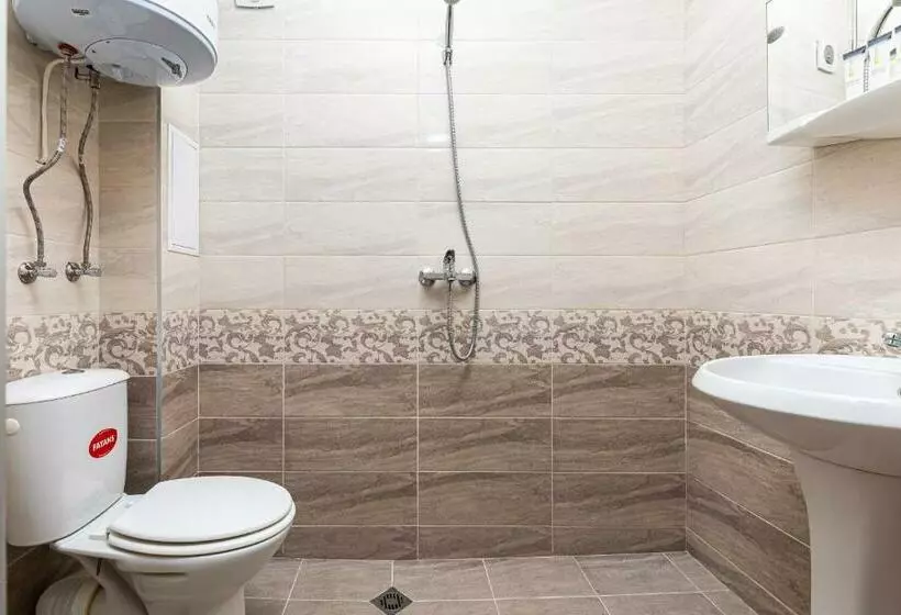 Modernly Designed 1bd Apartment With A Nice Terrace