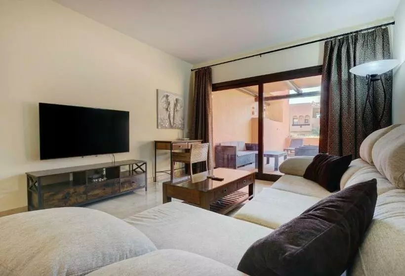 Superb 2 Bed Apartment In Duquesa