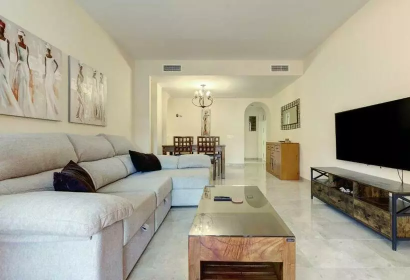 Superb 2 Bed Apartment In Duquesa